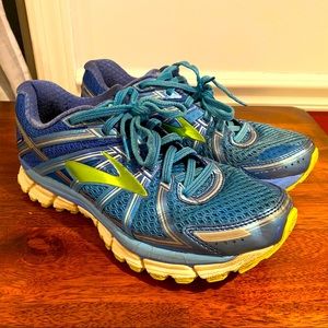 Brooks GTS 17 running shoes